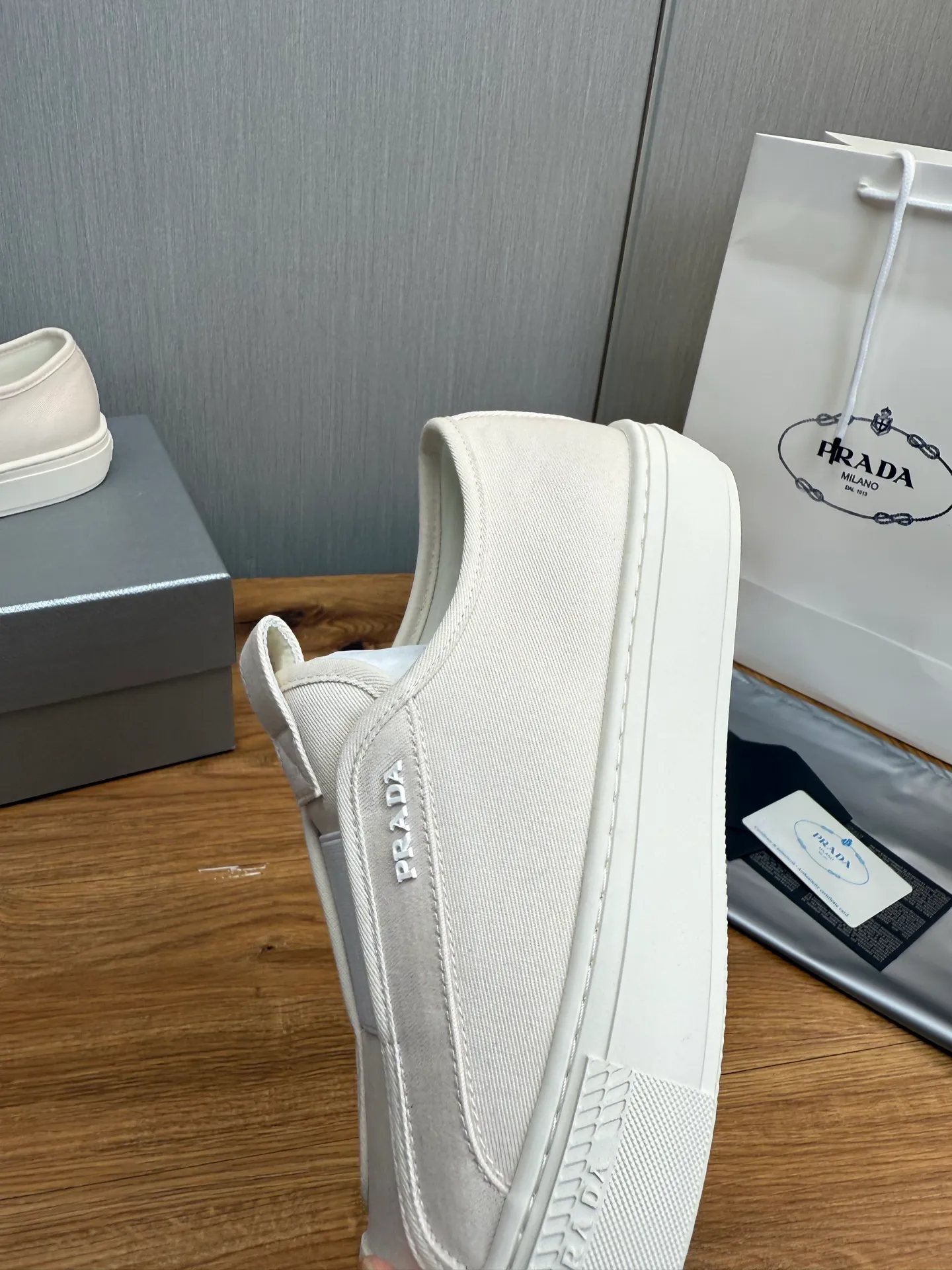 Men's shoes 560💰 [PRADA] Popular canvas shoes in the men's shoe counter, synchronized with the official website, 1 high-quality shipment ✔️Original canvas + cowhide lining, 1🆚1 replica, original sole, 38-45 (45 customized, non-refundable)